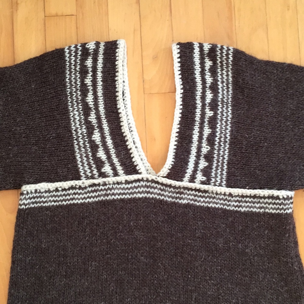 FINAL🚨DONATING SOON‼️ Hand knit v neck back wool sweater boho hippie
